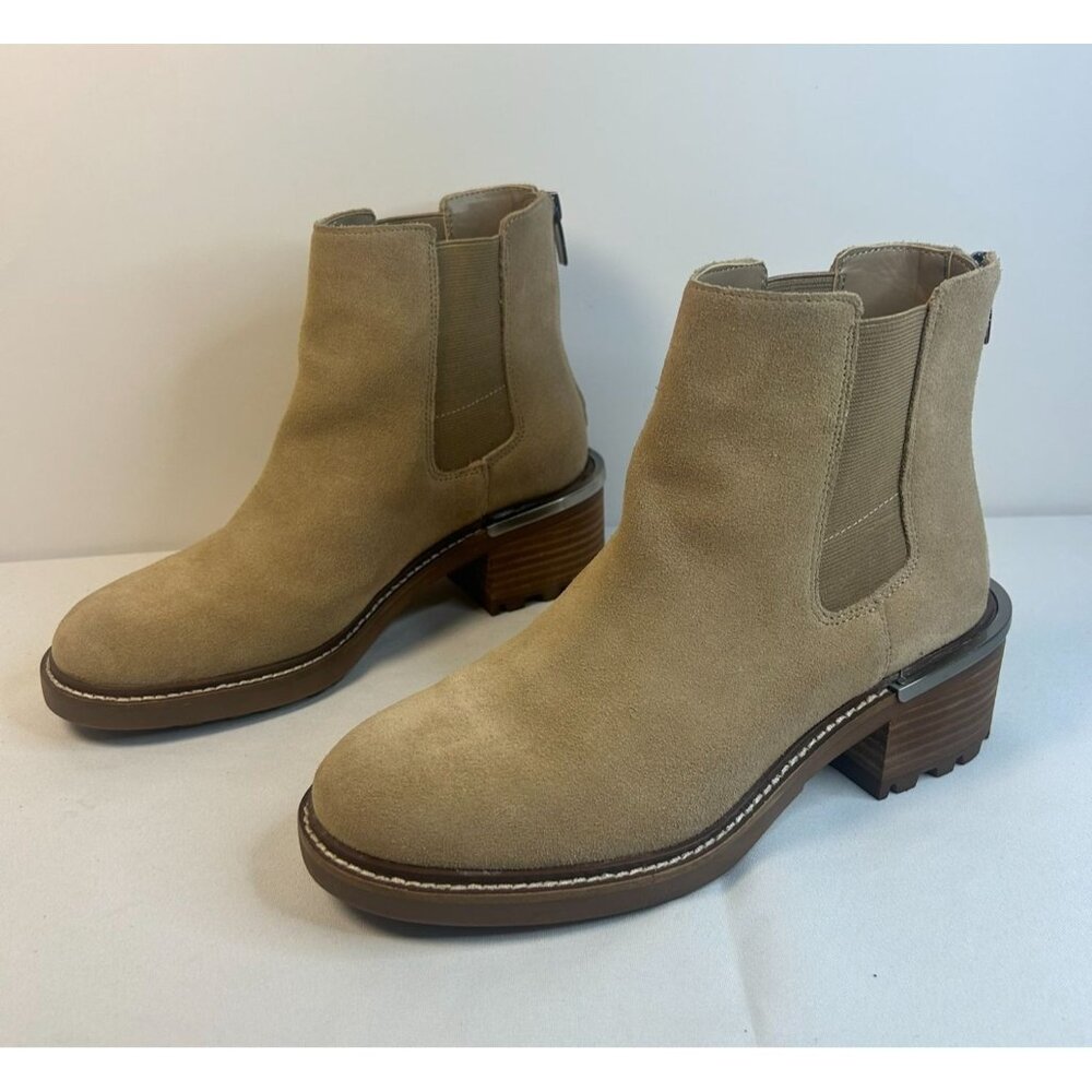 Vince Camuto Kelivena Chelsea Boots Women Size 7W Tan Leather Chunky Lug Sole